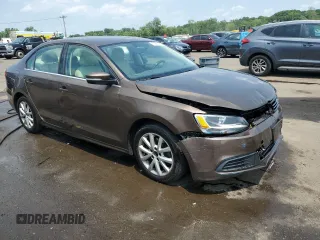 2013 Volkswagen Jetta SE with VIN 3VWDP7AJ7DM372884, listed as a Copart auction lot 60687755 with 123,754 mi miles and Salvage title. Bid and sale history available at DreamBid. Image 4.