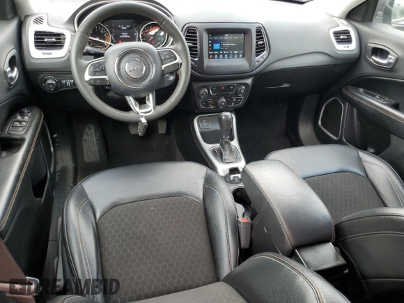 2021 Jeep Compass Latitude z VIN 3C4NJCBB4MT604629, wystawiony jako Copart lot #54324715 z przebiegiem 83 740 mil mil oraz Szkoda całkowita • Salvage title. Historia ofert i sprzedaży dostępna na DreamBid. Obrazek 8.