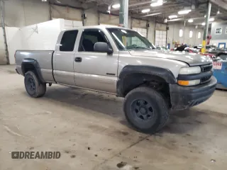 2001 Chevrolet Silverado 1500 LS with VIN 2GCEC19T711211931, listed as a Copart auction lot 54614195 with 135,812 mi miles and Salvage Title. Bid and sale history available at DreamBid. Image 4.
