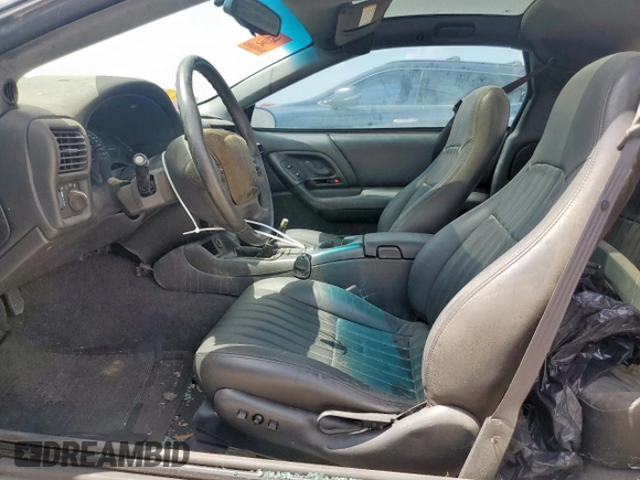 2000 Chevrolet Camaro Z28 z VIN 2G1FP22G4Y2164334, wystawiony jako Copart lot #61602805 z przebiegiem 88 765 mil mil oraz Czysty tytuł • Clean title. Historia ofert i sprzedaży dostępna na DreamBid. Obrazek 7.