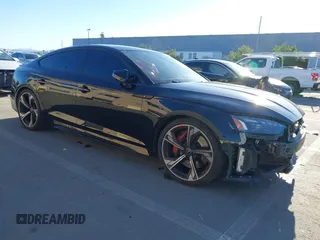 2021 Audi RS 5 Sportback z VIN WUAAWCF58MA904141, wystawiony jako IAAI lot #41290950 z przebiegiem 68 430 mil mil oraz . Historia ofert i sprzedaży dostępna na DreamBid. Obrazek 1.