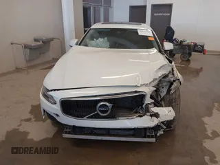 2019 Volvo S90 Momentum with VIN LVY102AK5KP081791, listed as a IAAI auction lot 41632562 with 117,384 mi miles. Bid and sale history available at carsss.com. Image 12.
