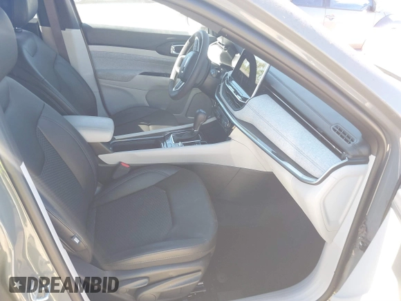 2024 Jeep Compass Latitude with VIN 3C4NJDBN5RT586715, listed as a IAAI auction lot 41840320 with 5,636 mi miles and . Bid and sale history available at DreamBid. Image 5.