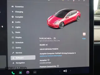 2020 Tesla Model 3 Standard Range Plus z VIN 5YJ3E1EA2LF705670, wystawiony jako IAAI lot #41572352 z przebiegiem 99 980 mil mil oraz . Historia ofert i sprzedaży dostępna na DreamBid. Obrazek 17.