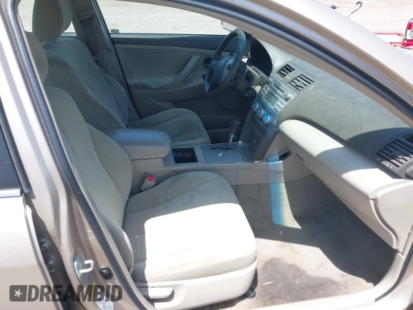 2009 Toyota Camry z VIN 4T4BE46K29R070469, wystawiony jako IAAI lot #42221980 z przebiegiem 136 966 mil mil oraz . Historia ofert i sprzedaży dostępna na DreamBid. Obrazek 5.