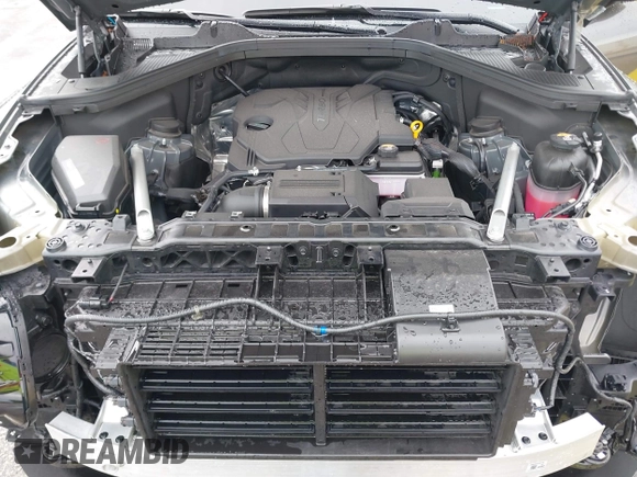 2025 Genesis GV80 Standard z VIN KMUHFESB7SU241172, wystawiony jako IAAI lot #42208893 z przebiegiem 7748 mil mil oraz . Historia ofert i sprzedaży dostępna na DreamBid. Obrazek 10.