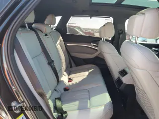2024 Audi Q8 e-tron z VIN WA16AAGEXRB018273, wystawiony jako Copart lot #69306484 z przebiegiem 23 369 mil mil oraz Szkody całkowita. Historia ofert i sprzedaży dostępna na DreamBid. Obrazek 11.