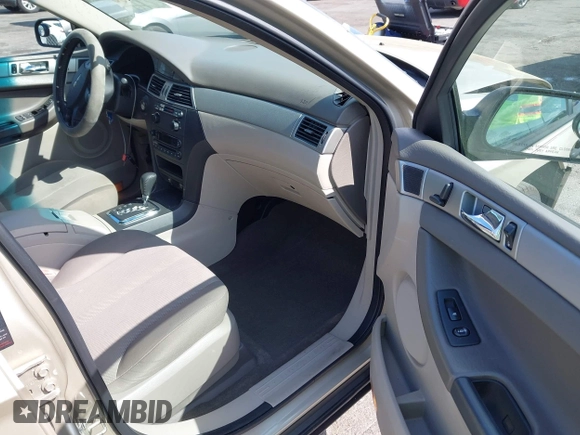 2005 Chrysler Pacifica с VIN 2C8GM48L35R451704, выставлен на аукционе IAAI как лот 42005444 с пробегом 122 456 миль миль и . История ставок и продаж доступна на DreamBid. Изображение 5.