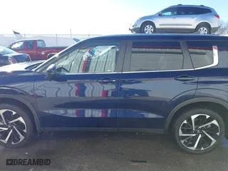 2024 Mitsubishi Outlander SE with VIN JA4J4VA81RZ007200, listed as a IAAI auction lot 41416720 with 10,913 mi miles. Bid and sale history available at carsss.com. Image 14.