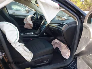 2020 Ford Fusion SE с VIN 3FA6P0T96LR180613, выставлен на аукционе IAAI как лот 42216435 с пробегом 52 904 миль миль и . История ставок и продаж доступна на DreamBid. Изображение 5.