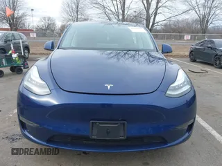 2022 Tesla Model Y Long Range with VIN 7SAYGDEE1NF329909, listed as a IAAI auction lot 41628643 with 32,824 mi miles. Bid and sale history available at carsss.com. Image 12.