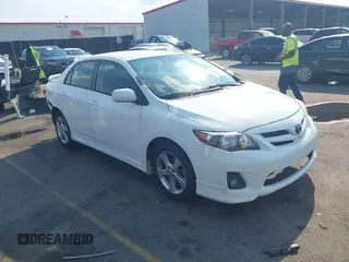 2013 Toyota Corolla L z VIN 5YFBU4EE9DP194743, wystawiony jako IAAI lot #41778458 z przebiegiem 148 767 mil mil oraz . Historia ofert i sprzedaży dostępna na DreamBid. Obrazek 1.