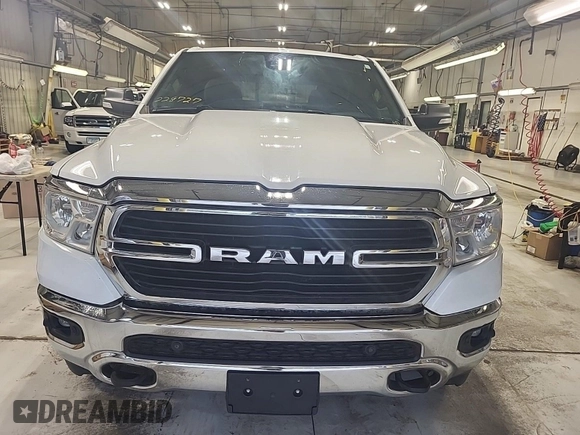 2021 Ram 1500 Big Horn z VIN 1C6SRFMT1MN714659, wystawiony jako IAAI lot #42521058 z przebiegiem 126 678 mil mil oraz . Historia ofert i sprzedaży dostępna na DreamBid. Obrazek 2.