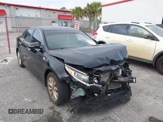 2018 Kia Optima LX z VIN 5XXGT4L33JG270472, wystawiony jako IAAI lot #42292416 z przebiegiem 60 064 mil mil oraz . Historia ofert i sprzedaży dostępna na DreamBid. Obrazek 6.