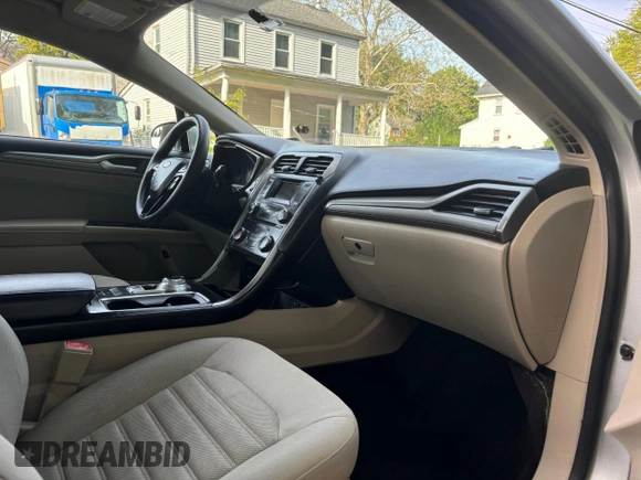 2018 Ford Fusion SE z VIN 3FA6P0LU9JR208728, wystawiony jako Copart lot #56345445 z przebiegiem 183 982 mil mil oraz Czysty tytuł • Clean title. Historia ofert i sprzedaży dostępna na DreamBid. Obrazek 5.
