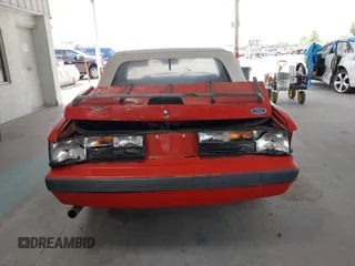 1986 Ford Mustang z VIN 1FABP2738GF131495, wystawiony jako IAAI lot #42437401 z przebiegiem 6 322 mil mil oraz . Historia ofert i sprzedaży dostępna na DreamBid. Obrazek 16.