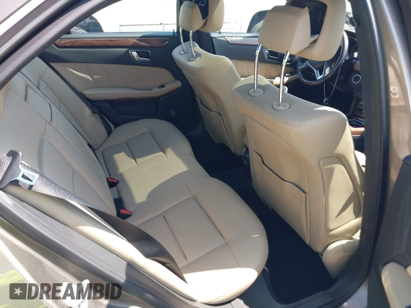 2012 Mercedes-Benz E 350 Luxury z VIN WDDHF5KB5CA629139, wystawiony jako IAAI lot #42360346 z przebiegiem 142 949 mil mil oraz . Historia ofert i sprzedaży dostępna na DreamBid. Obrazek 8.