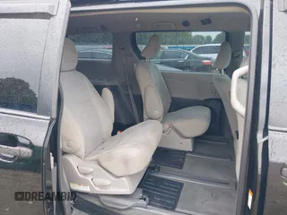 2015 Toyota Sienna L z VIN 5TDZK3DCXFS662049, wystawiony jako IAAI lot #42397319 z przebiegiem 202 960 mil mil oraz . Historia ofert i sprzedaży dostępna na DreamBid. Obrazek 8.