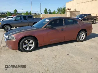 2013 Dodge Charger SE z VIN 2C3CDXBG2DH626076, wystawiony jako Copart lot #59880245 z przebiegiem 292 605 mil mil oraz Czysty tytuł • Clean title. Historia ofert i sprzedaży dostępna na DreamBid. Obrazek 1.