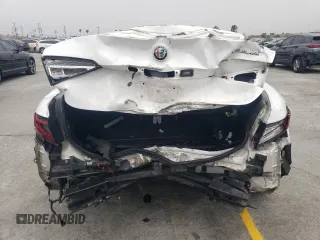 2018 Alfa Romeo Giulia z VIN ZARFAEBN0J7563478, wystawiony jako Copart lot #55683915 z przebiegiem 110 134 mil mil oraz Szkody całkowita. Historia ofert i sprzedaży dostępna na DreamBid. Obrazek 6.