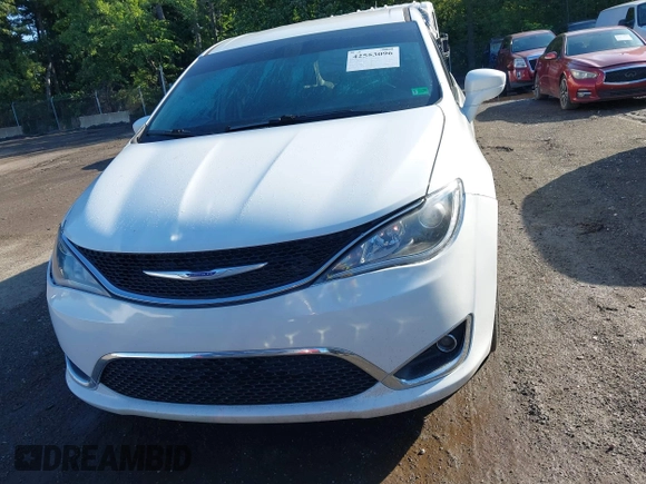 2020 Chrysler Pacifica Touring with VIN 2C4RC1FG4LR135808, listed as a IAAI auction lot 42553096 with 152,942 mi miles and . Bid and sale history available at DreamBid. Image 12.
