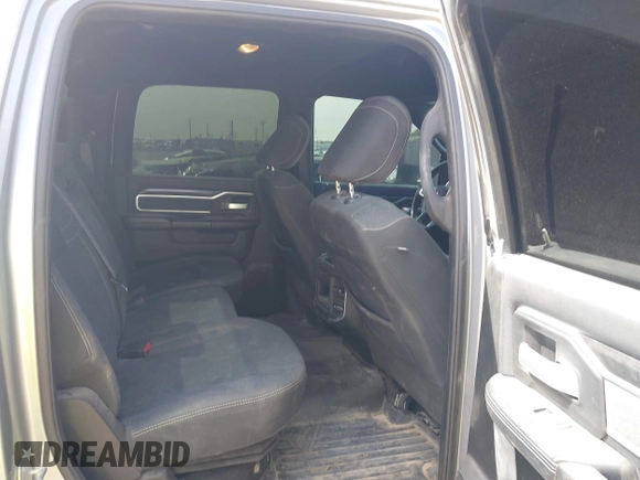 2022 Ram 2500 Big Horn z VIN 3C6UR5DL1NG178793, wystawiony jako IAAI lot #41810830 z przebiegiem 76 551 mil mil oraz . Historia ofert i sprzedaży dostępna na DreamBid. Obrazek 8.