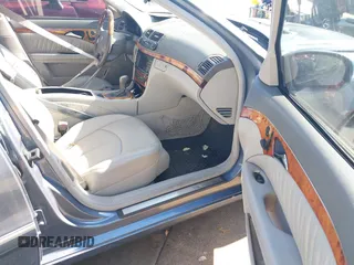 2005 Mercedes-Benz E 500 z VIN WDBUF70J75A670534, wystawiony jako IAAI lot #41660101 z przebiegiem 105 207 mil mil oraz . Historia ofert i sprzedaży dostępna na DreamBid. Obrazek 5.