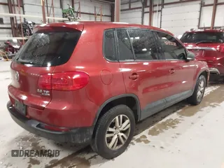 2014 Volkswagen Tiguan S z VIN WVGBV3AXXEW045826, wystawiony jako IAAI lot #42173285 z przebiegiem 126 260 mil mil oraz . Historia ofert i sprzedaży dostępna na DreamBid. Obrazek 4.