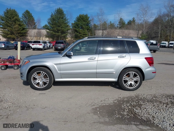2014 Mercedes-Benz GLK-Class GLK 350 with VIN WDCGG8JB8EG175260, listed as a IAAI auction lot 41957511 with 106,427 mi miles. Bid and sale history available at carsss.com. Image 14.