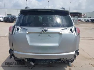 2018 Toyota RAV4 XLE z VIN JTMWFREV5JJ202927, wystawiony jako IAAI lot #42111306 z przebiegiem 118 385 mil mil oraz . Historia ofert i sprzedaży dostępna na DreamBid. Obrazek 6.