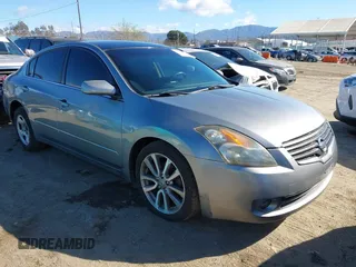 2007 Nissan Altima 2.5 with VIN 1N4AL21E47N448049, listed as a IAAI auction lot 41670529 with 253,355 mi miles. Bid and sale history available at carsss.com. Image 1.