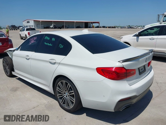 2019 BMW 5 Series 540i z VIN WBAJE5C56KWW20469, wystawiony jako IAAI lot #41947055 z przebiegiem 68 990 mil mil oraz . Historia ofert i sprzedaży dostępna na DreamBid. Obrazek 3.