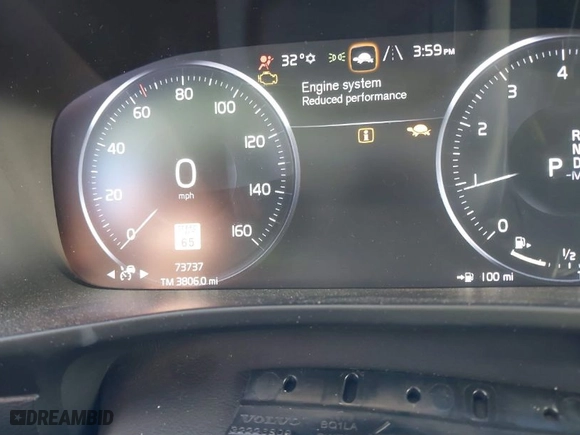 2019 Volvo XC40 Inscription with VIN YV4162UL3K2110466, listed as a IAAI auction lot 41693547 with 73,737 mi miles. Bid and sale history available at carsss.com. Image 7.
