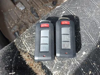2021 Mitsubishi Outlander ES z VIN JA4ARUAU5MU007604, wystawiony jako IAAI lot #42241086 z przebiegiem 471 mil mil oraz . Historia ofert i sprzedaży dostępna na DreamBid. Obrazek 11.