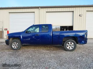 2013 Chevrolet Silverado 1500 LT with VIN 1GCRCSE09DZ338310, listed as a IAAI auction lot 41509184 with 174,403 mi miles. Bid and sale history available at carsss.com. Image 15.