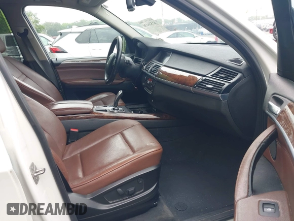 2012 BMW X5 35i с VIN 5UXZV4C5XCL765368, выставлен на аукционе IAAI как лот 42526136 с пробегом 165 365 миль миль и . История ставок и продаж доступна на DreamBid. Изображение 5.