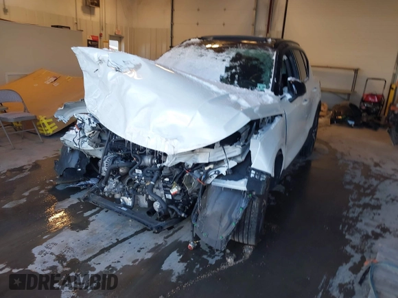 2021 Volvo XC40 R-Design with VIN YV4162UM4M2510905, listed as a IAAI auction lot 41150039 with 42,413 mi miles and . Bid and sale history available at carsss.com. Image 16.