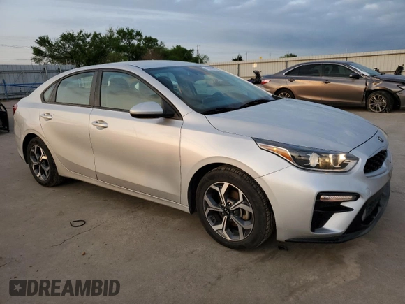 2019 Kia Forte LXS z VIN 3KPF24AD5KE092505, wystawiony jako Copart lot #49099065 z przebiegiem 124 673 mil mil oraz Czysty tytuł • Clean title. Historia ofert i sprzedaży dostępna na DreamBid. Obrazek 4.