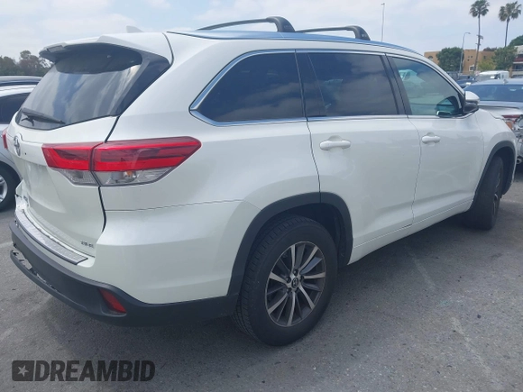 2018 Toyota Highlander SE with VIN 5TDKZRFH7JS546793, listed as a IAAI auction lot 42156937 with 59,181 mi miles and . Bid and sale history available at DreamBid. Image 4.