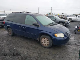 2006 Chrysler Town & Country LWB LX with VIN 2A4GP44R46R800898, listed as a IAAI auction lot 41465720 with 215,423 mi miles. Bid and sale history available at carsss.com. Image 1.