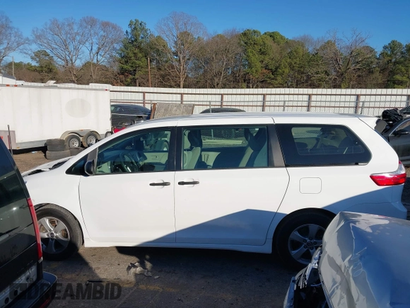 2018 Toyota Sienna L with VIN 5TDZZ3DC4JS956096, listed as a IAAI auction lot 41244790 with 94,072 mi miles and . Bid and sale history available at DreamBid. Image 14.