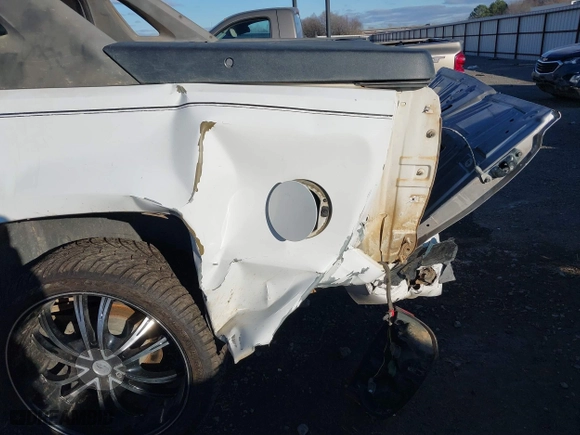 2008 Chevrolet Avalanche LT w/2LT with VIN 3GNEC12028G274590, listed as a IAAI auction lot 41254172 with 350,385 mi miles. Bid and sale history available at carsss.com. Image 12.