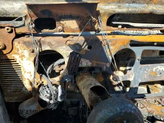 1992 Jeep Wrangler z VIN 2J4FY19P5NJ502467, wystawiony jako Copart lot #77054933 z przebiegiem Nie podano mil oraz Czysty tytuł • Clean title. Historia ofert i sprzedaży dostępna na DreamBid. Obrazek 9.