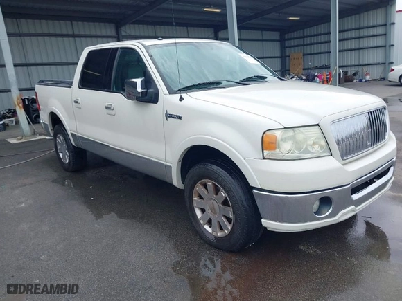 2006 Lincoln Mark LT with VIN 5LTPW18516FJ22601, listed as a IAAI auction lot 41819967 with 231,890 mi miles. Bid and sale history available at carsss.com. Image 1.