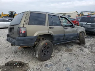 1996 Jeep Grand Cherokee Laredo with VIN 1J4GZ58S3TC297818, listed as a Copart auction lot 67712584 with 284,653 mi miles and Salvage Title. Bid and sale history available at carsss.com. Image 3.