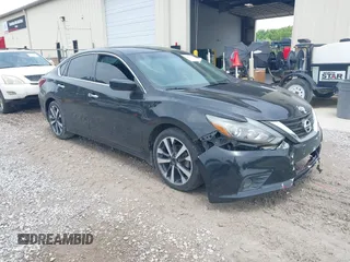 2017 Nissan Altima S z VIN 1N4AL3AP5HN348972, wystawiony jako IAAI lot #42437551 z przebiegiem 147 868 mil mil oraz . Historia ofert i sprzedaży dostępna na DreamBid. Obrazek 1.