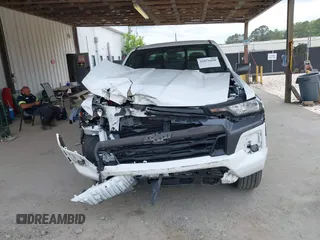 2023 Chevrolet Colorado 4WD LT z VIN 1GCPTCEK0P1221796, wystawiony jako IAAI lot #42076600 z przebiegiem 23 262 mil mil oraz . Historia ofert i sprzedaży dostępna na DreamBid. Obrazek 12.