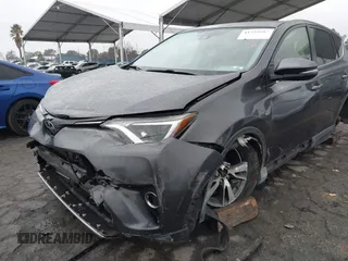 2018 Toyota RAV4 XLE z VIN JTMWFREV4JJ188776, wystawiony jako IAAI lot #41525603 z przebiegiem 110 743 mil mil oraz . Historia ofert i sprzedaży dostępna na DreamBid. Obrazek 6.