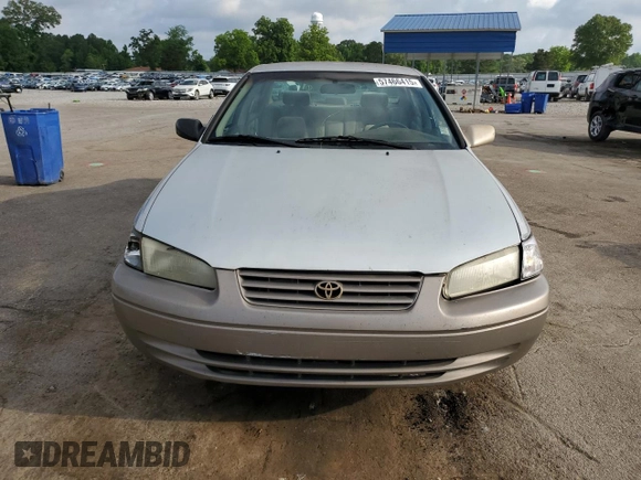 1997 Toyota Camry LE z VIN 4T1BG22K6VU815524, wystawiony jako Copart lot #57466415 z przebiegiem Nie podano mil oraz Szkoda całkowita • Salvage title. Historia ofert i sprzedaży dostępna na DreamBid. Obrazek 5.