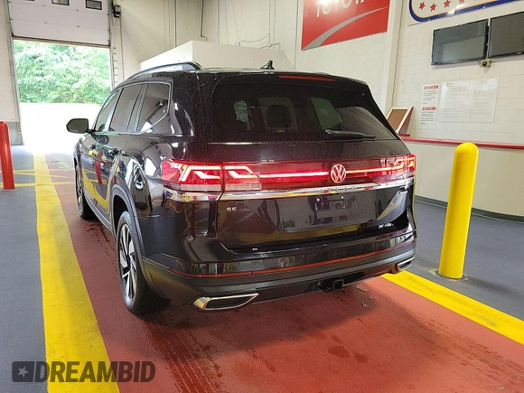 2024 Volkswagen Atlas SE with VIN 1V2HR2CA0RC555310, listed as a IAAI auction lot 42726962 with 18,978 mi miles and . Bid and sale history available at DreamBid. Image 28.